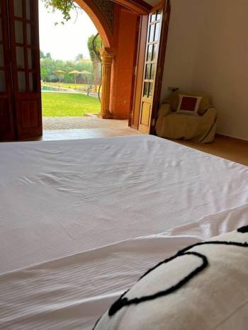 Queen Suite with Pool View11