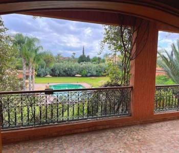 Queen Suite with Pool View11