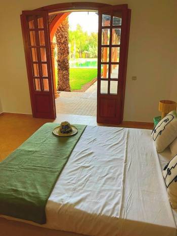 Queen Room with Pool View7